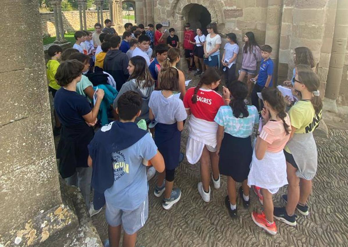 Imagen secundaria 1 - Larramendi Bidea egiten