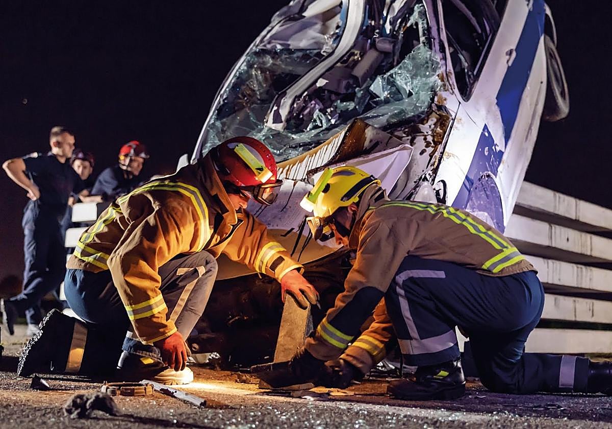 Tanto en carretera como en ciudad, hay accidentes por falta de luz.