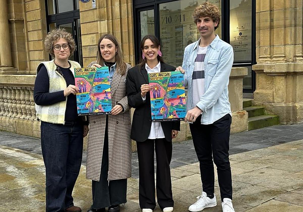 Neomak taldeko Alaitz eta Leire, astearte honetako aurkezpenean.