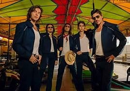 El grupo liderado por Miguel Angel Escrivá (izquierda) visita por primera vez la sala donostiarra.