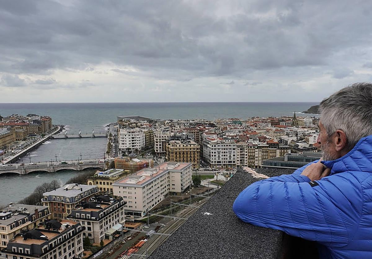 Increíble panorámica de Donostia desde la azotea de la torre. «Aquí se ven de cine los fuegos y las luces».