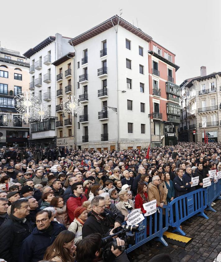 Imagen secundaria 2 - UPN, PP y Vox denuncian que Sánchez entrega la Alcaldía de Pamplona al «fascismo abertzale»