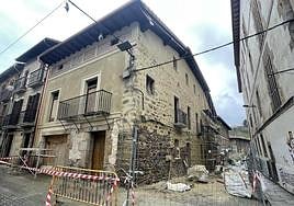 Esta semana se está retirando el andamiaje de Emakumeen Etxea que ha recibido 600.000 euros.