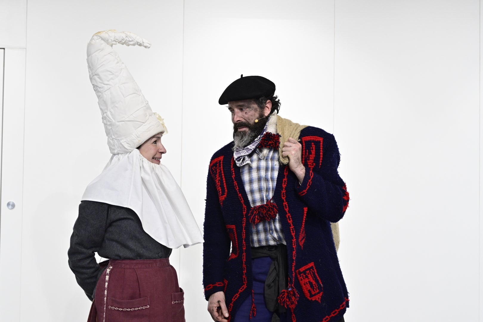 Olentzero y Mari Domingi, con los niños en DV