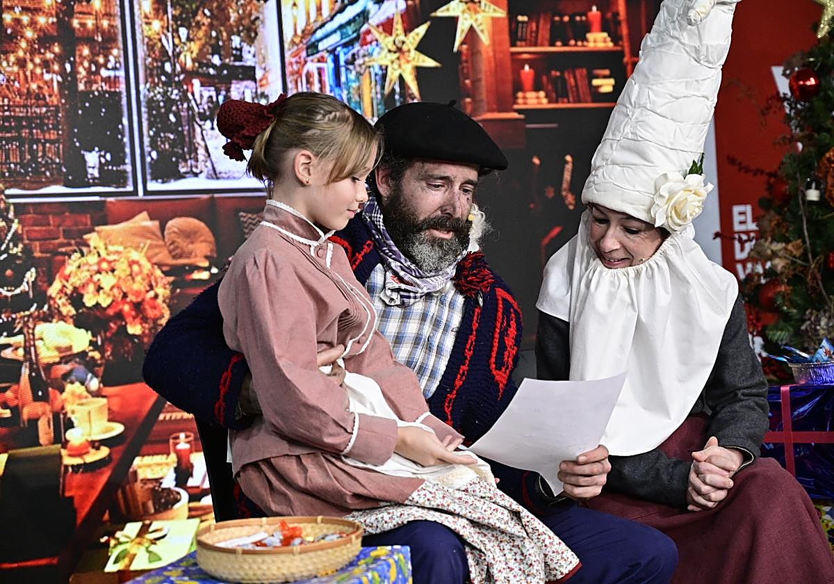 Olentzero y Mari Domingi, con los niños en DV