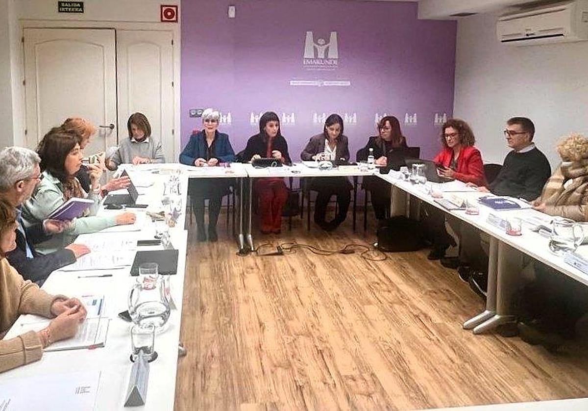 Emakundek 800.000 euro bideratuko ditu enpresetan eta elkarteetan berdintasuna sustatzeko