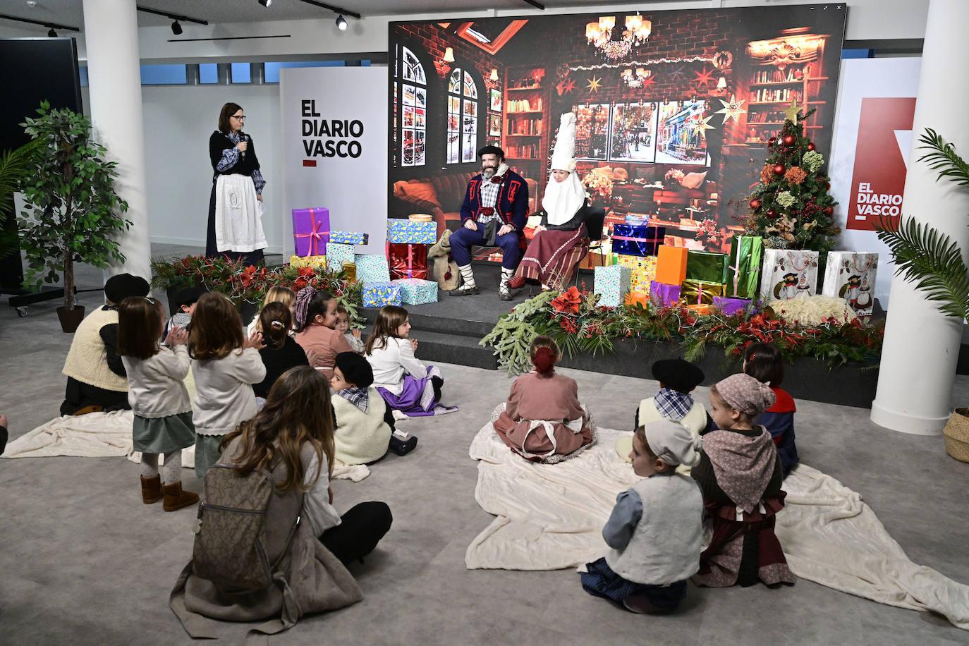 Olentzero y Mari Domingi, con los niños en DV