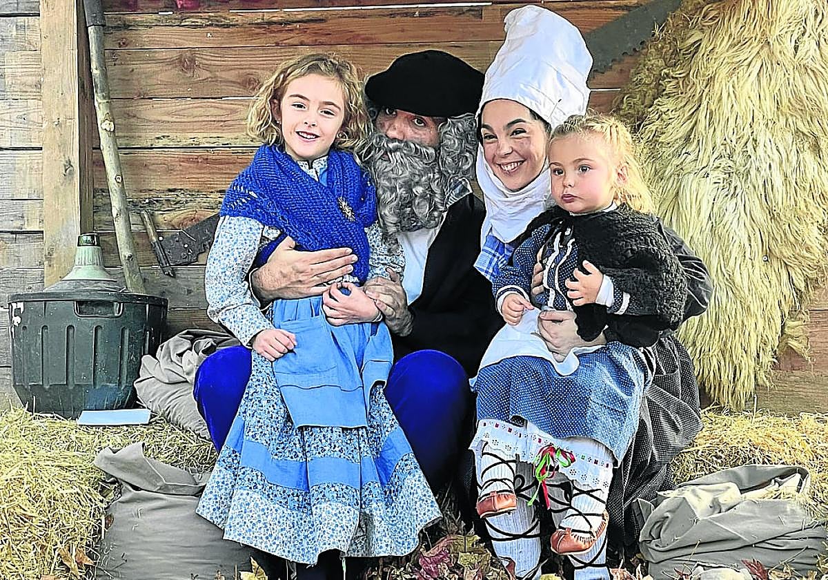 Olentzero y Mari Domingi en su popular recepción a los txikis.