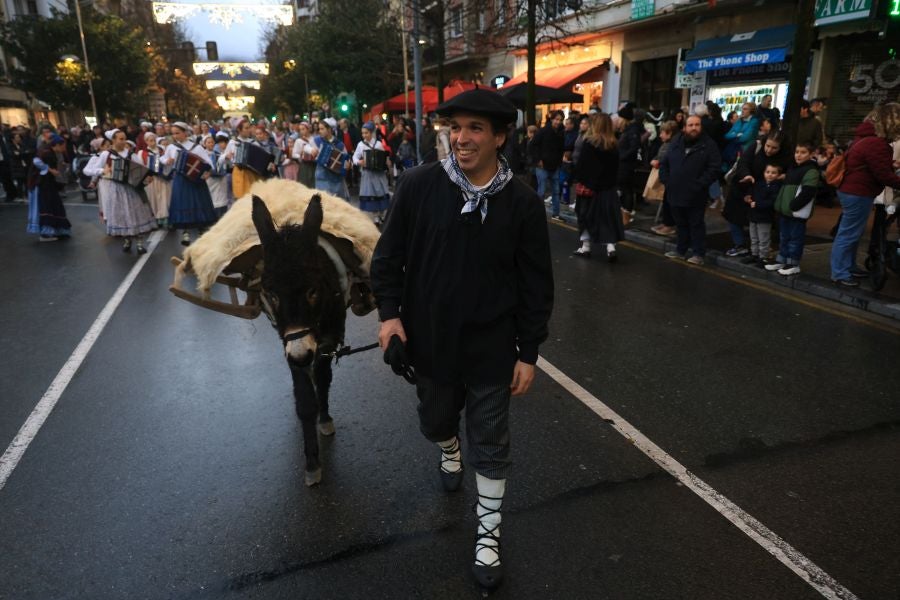 Las mejores imágenes del paso de Olentzero por Irun