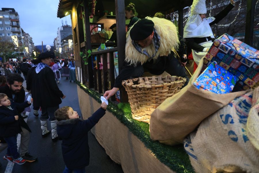 Las mejores imágenes del paso de Olentzero por Irun