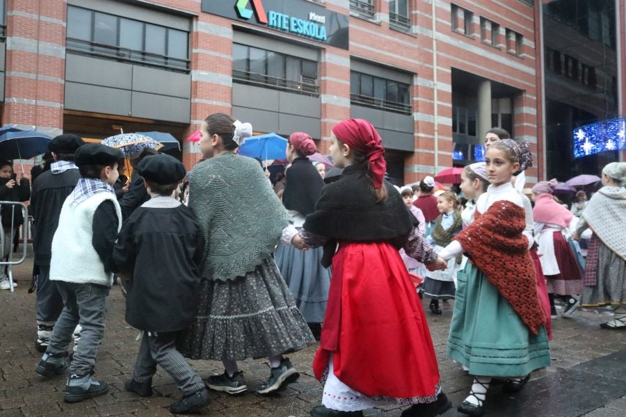 El paso de Olentzero por Errenteria, en imágenes