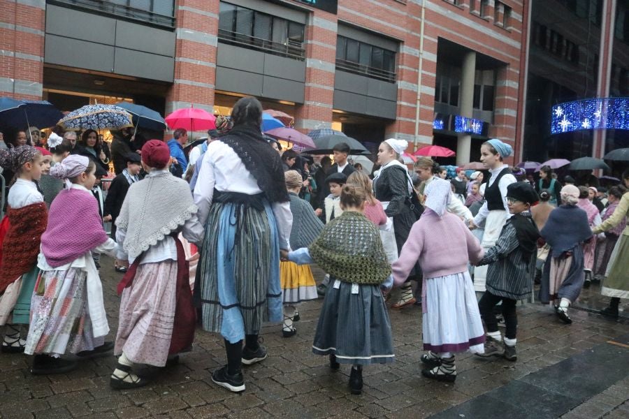 El paso de Olentzero por Errenteria, en imágenes