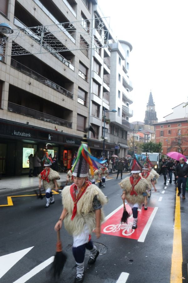 El paso de Olentzero por Errenteria, en imágenes
