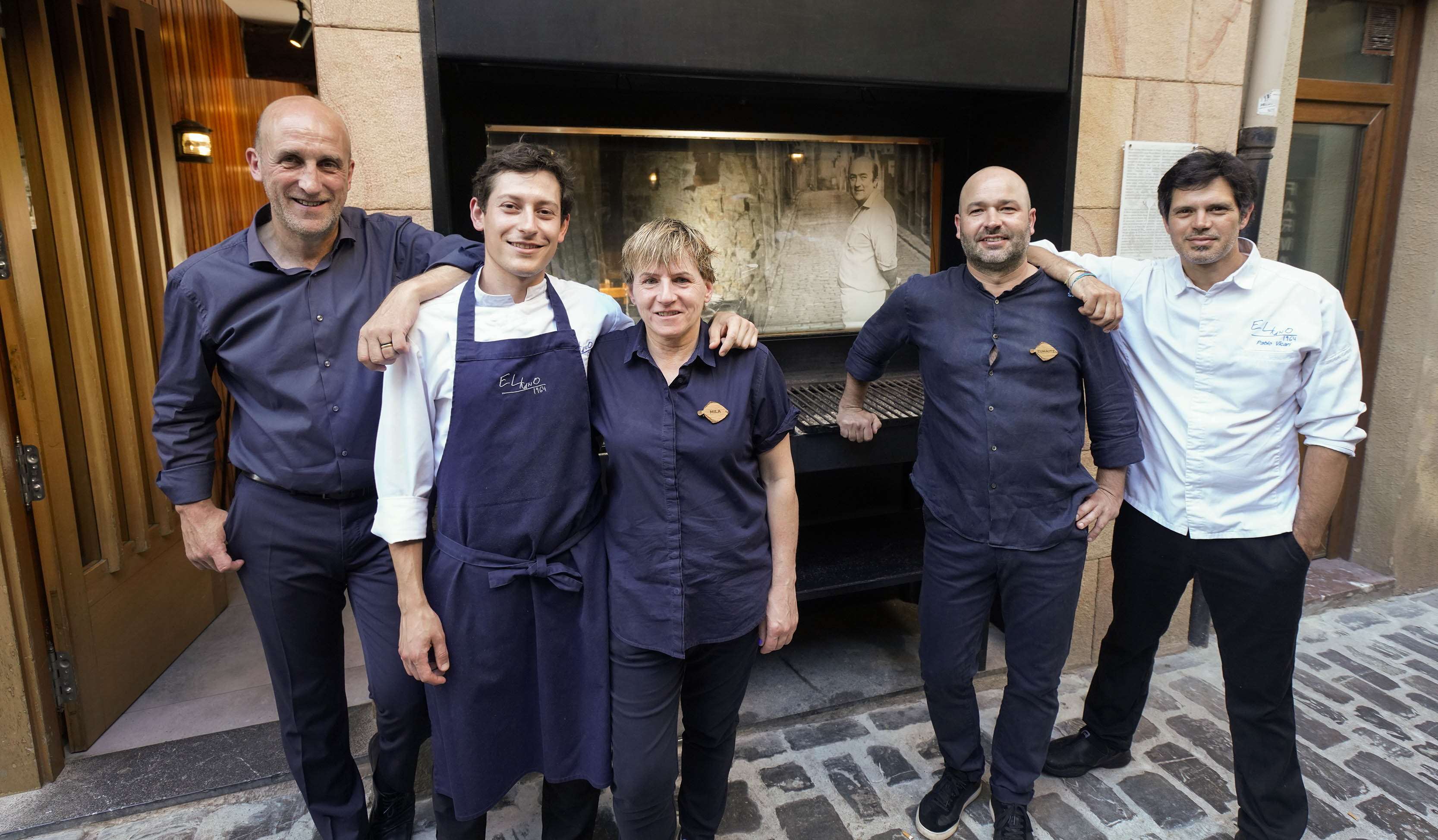 El equipo del Elkano Txiki, con Aitor Arregi a la cabeza (izda.), presto para deleitar a su clientela.