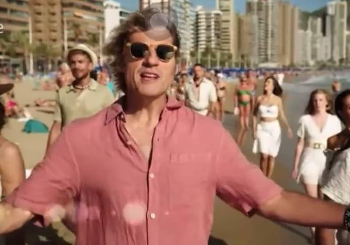 Julian Iantzi, versionando a Nino Bravo.