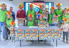 Reprresentantes municipales y organizadores durante la presentación de la carrera popular a la que invitan ir disfrazados.