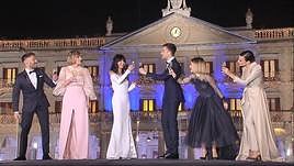 EITB-ko aurkezleak 2023 urteari ongietorria ematen.