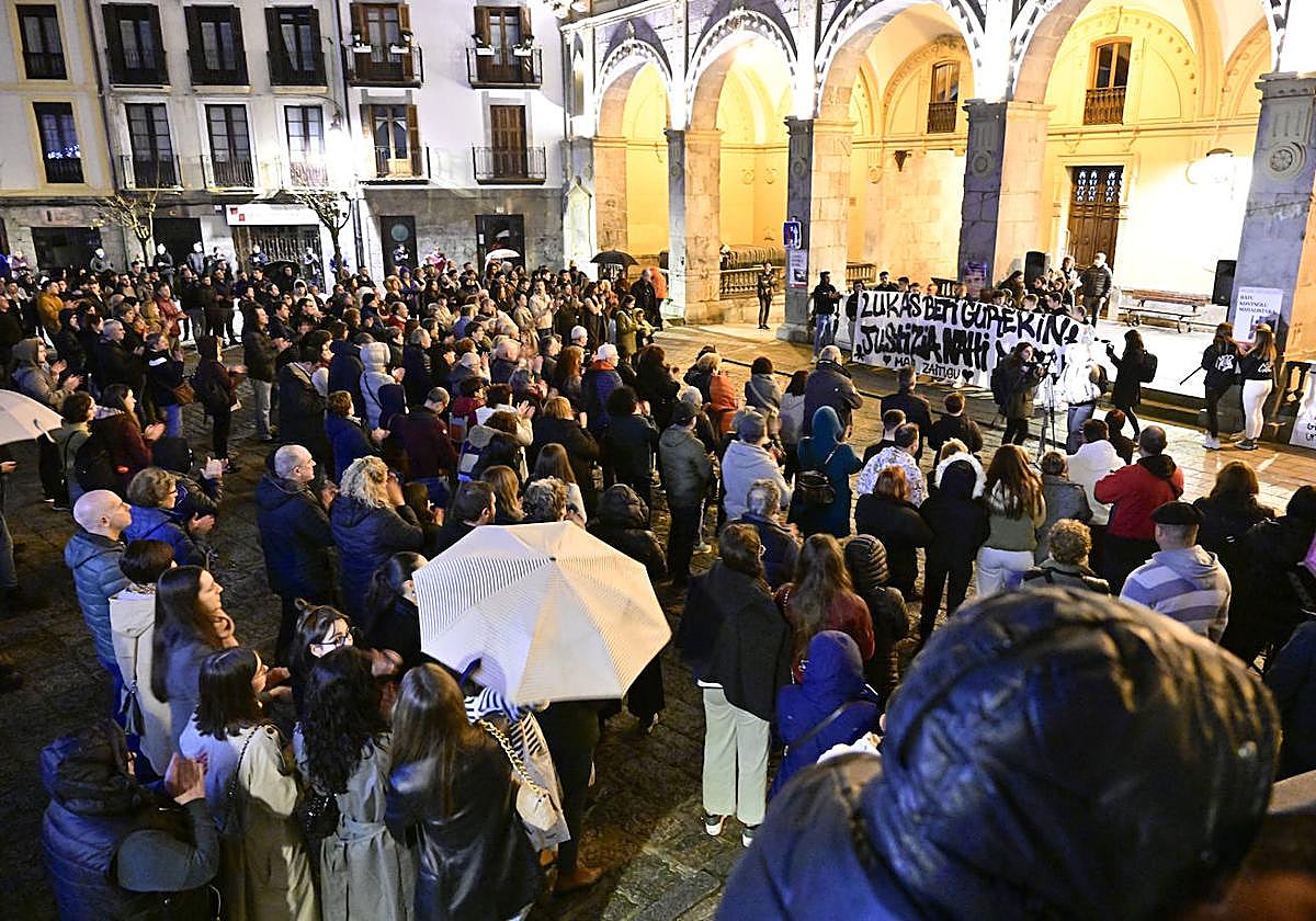 Emotivo homenaje a Lukas Agirre en Hernani