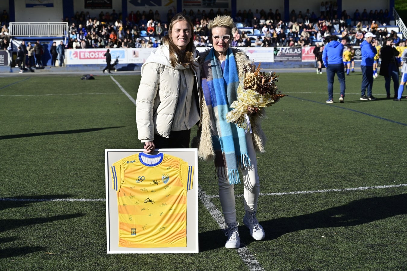 Caluroso homenaje a Irene Paredes en Legazpi