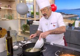 Karlos Arguiñano elaboró un arroz caldoso con borraja y langostinos.