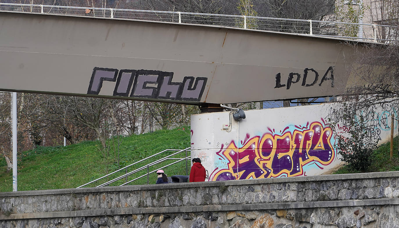 Fotos: Paseos solidarios por el Urumea