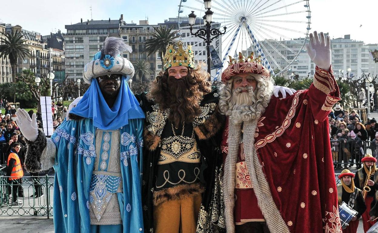 Los Reyes Magos llegarán a Tabakalera y una nueva carroza con los cabezudos les acompañará en la cabalgata