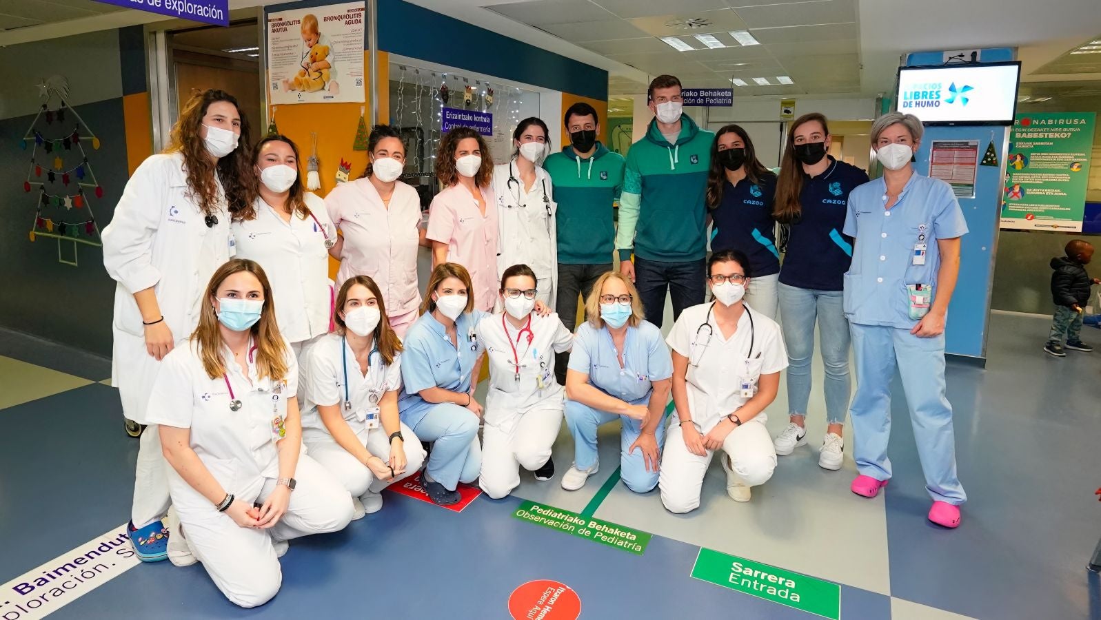 Fotos: Jugadores de la Real visitan el Hospital Donostia