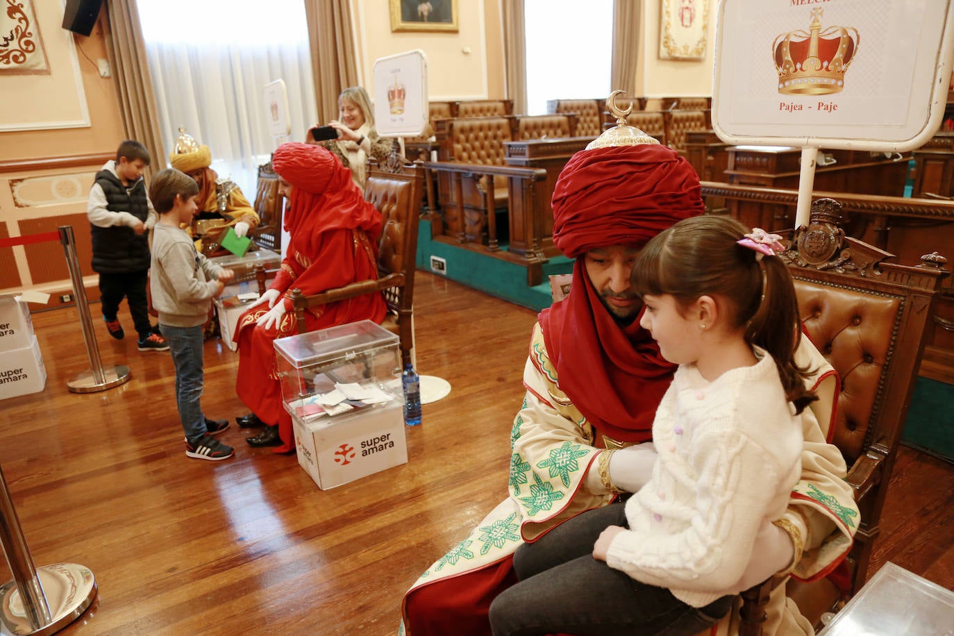 Fotos: Todo nervios en Irun antes de la llegada de los Reyes Magos