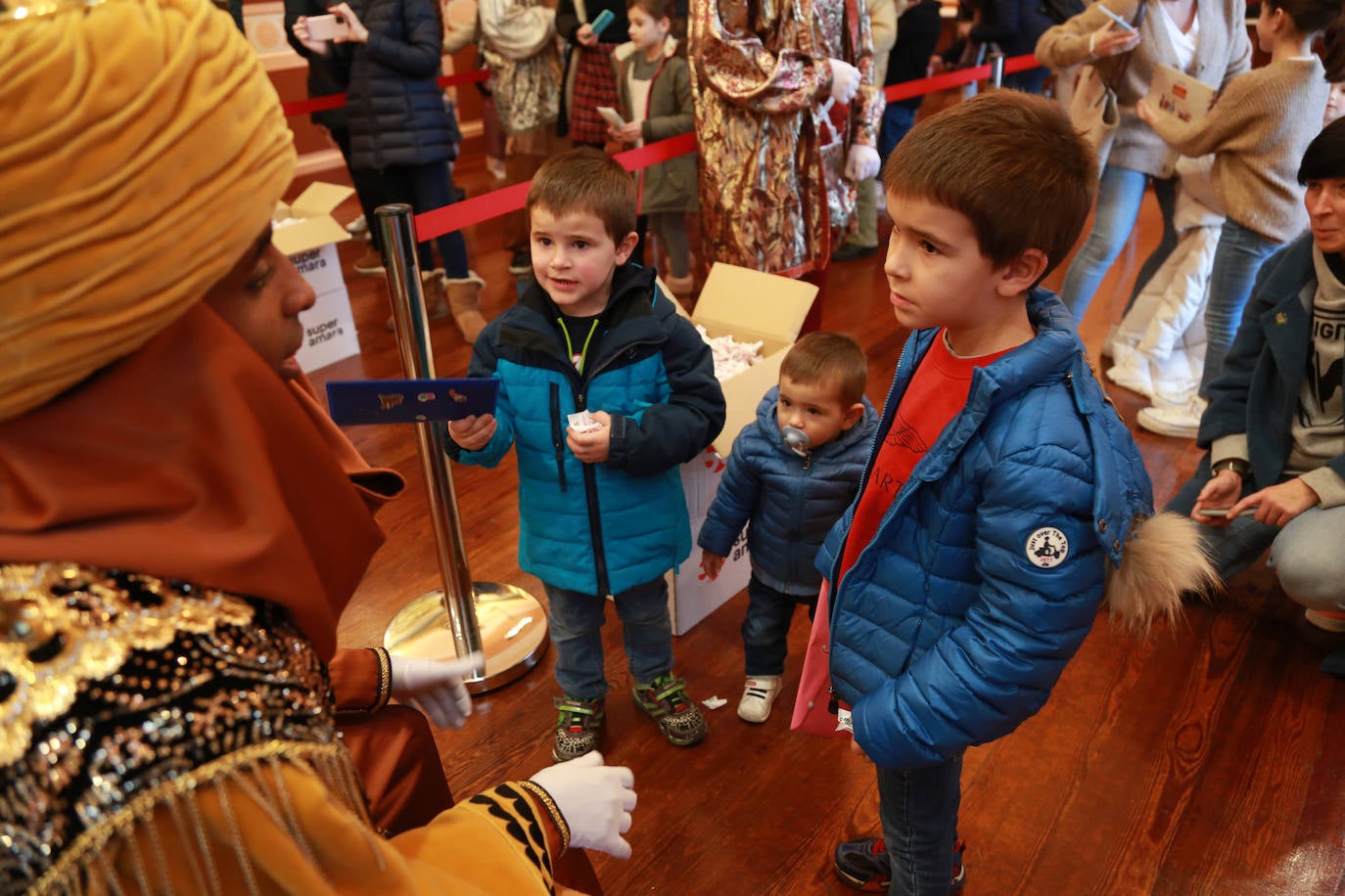 Fotos: Todo nervios en Irun antes de la llegada de los Reyes Magos