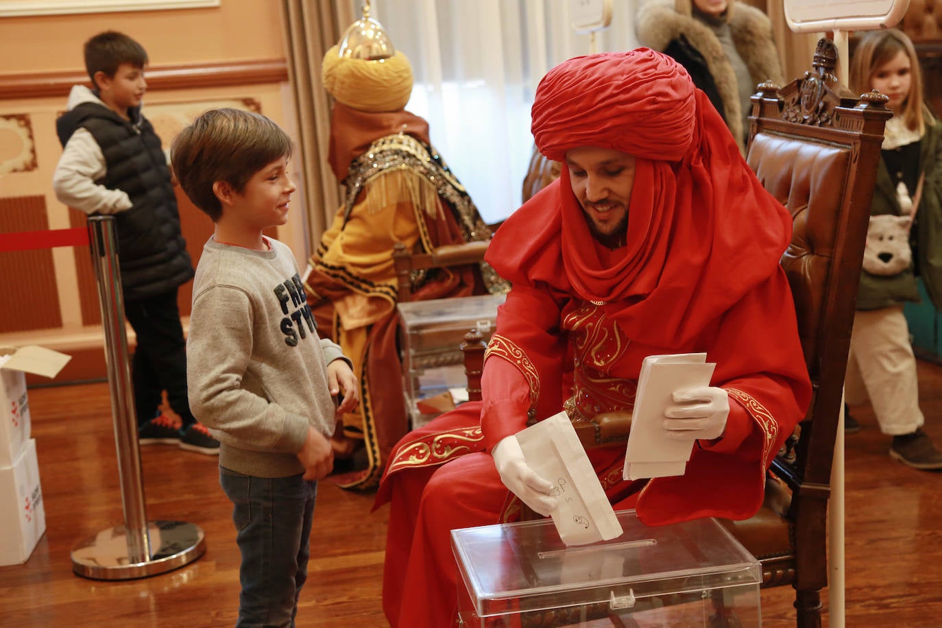 Fotos: Todo nervios en Irun antes de la llegada de los Reyes Magos