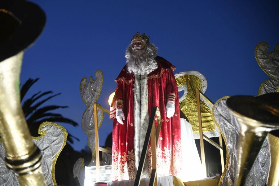 Melchos, Gaspar y Baltasar al inicio de la cabalgata en Donostia. 