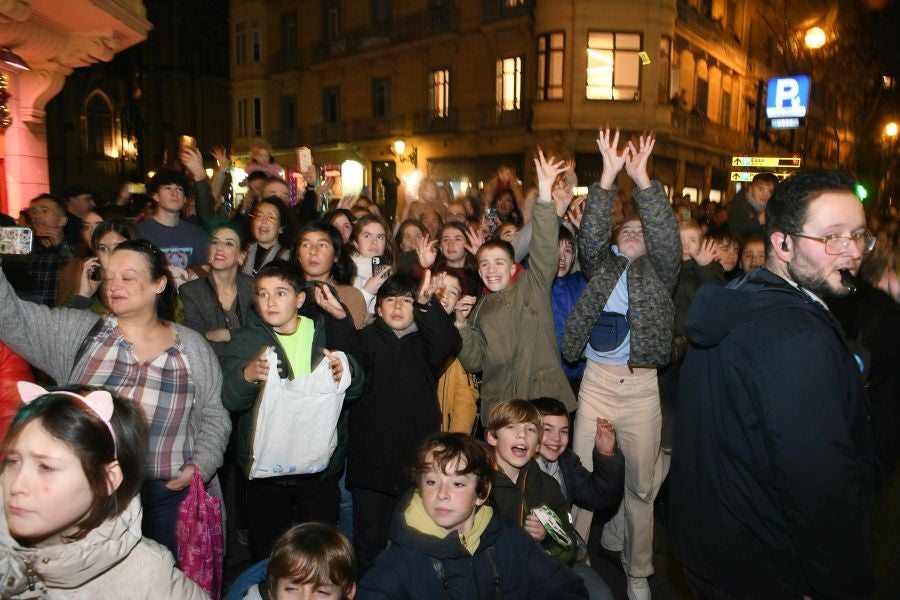 Melchos, Gaspar y Baltasar al inicio de la cabalgata en Donostia. 