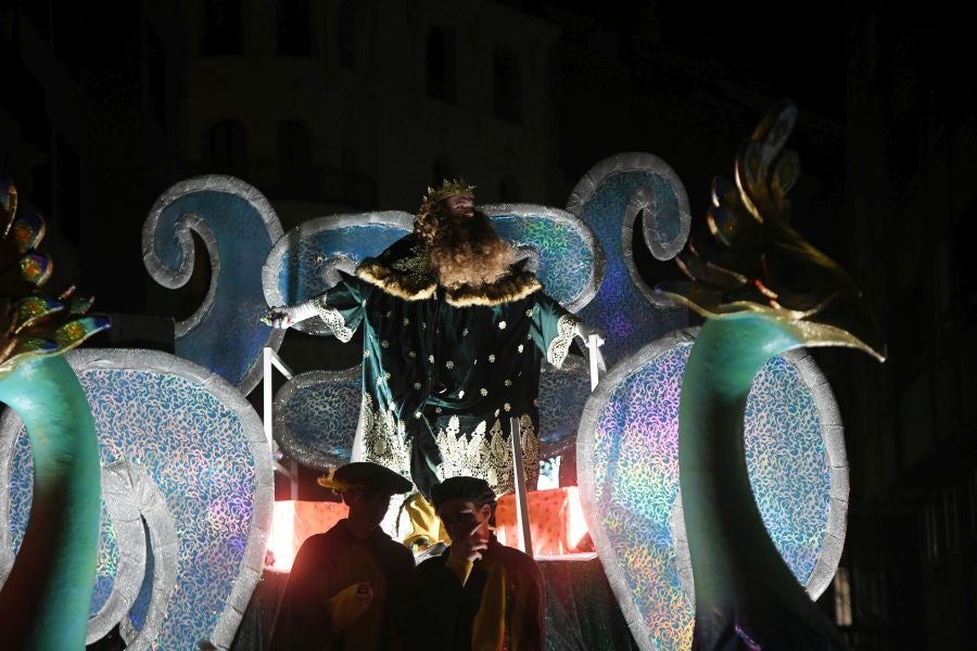 Melchos, Gaspar y Baltasar al inicio de la cabalgata en Donostia. 