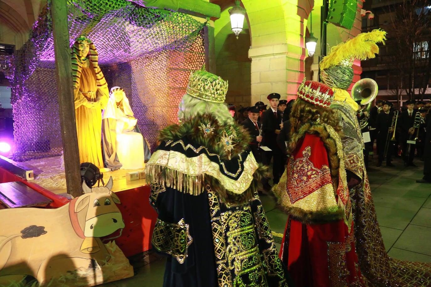 Los Reyes Magos, a su llegada en tren a Irun. 