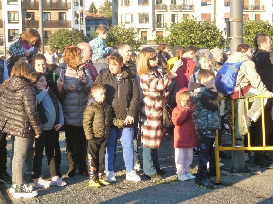 Fotos: Los Reyes, en barco a Pasaia