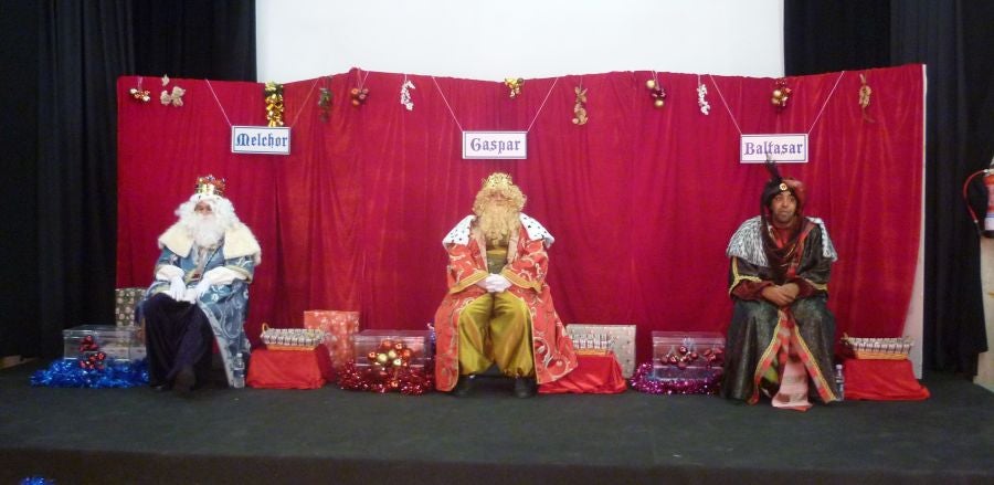 Fotos: Los Reyes, en barco a Pasaia