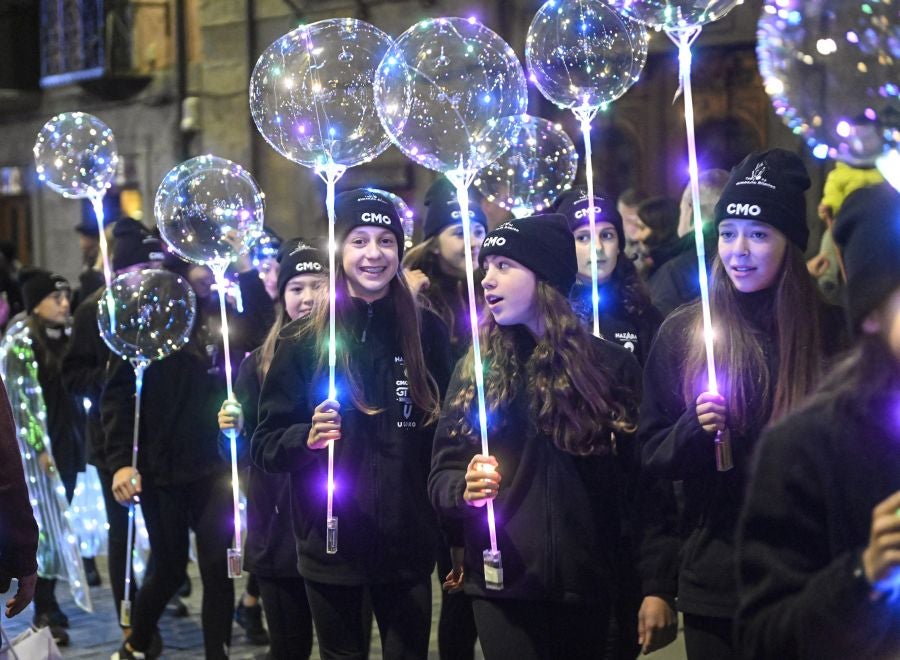 Los Reyes Magos durante la cabalgata en Tolosa. 