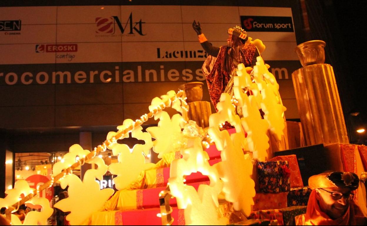 Los Reyes Magos volverán a darse un baño de masas por las calles de la localidad. 