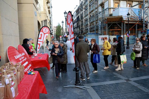 Fotos: Cáritas reparte el &#039;Roscón Solidario&#039;
