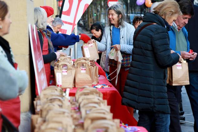 Fotos: Cáritas reparte el &#039;Roscón Solidario&#039;