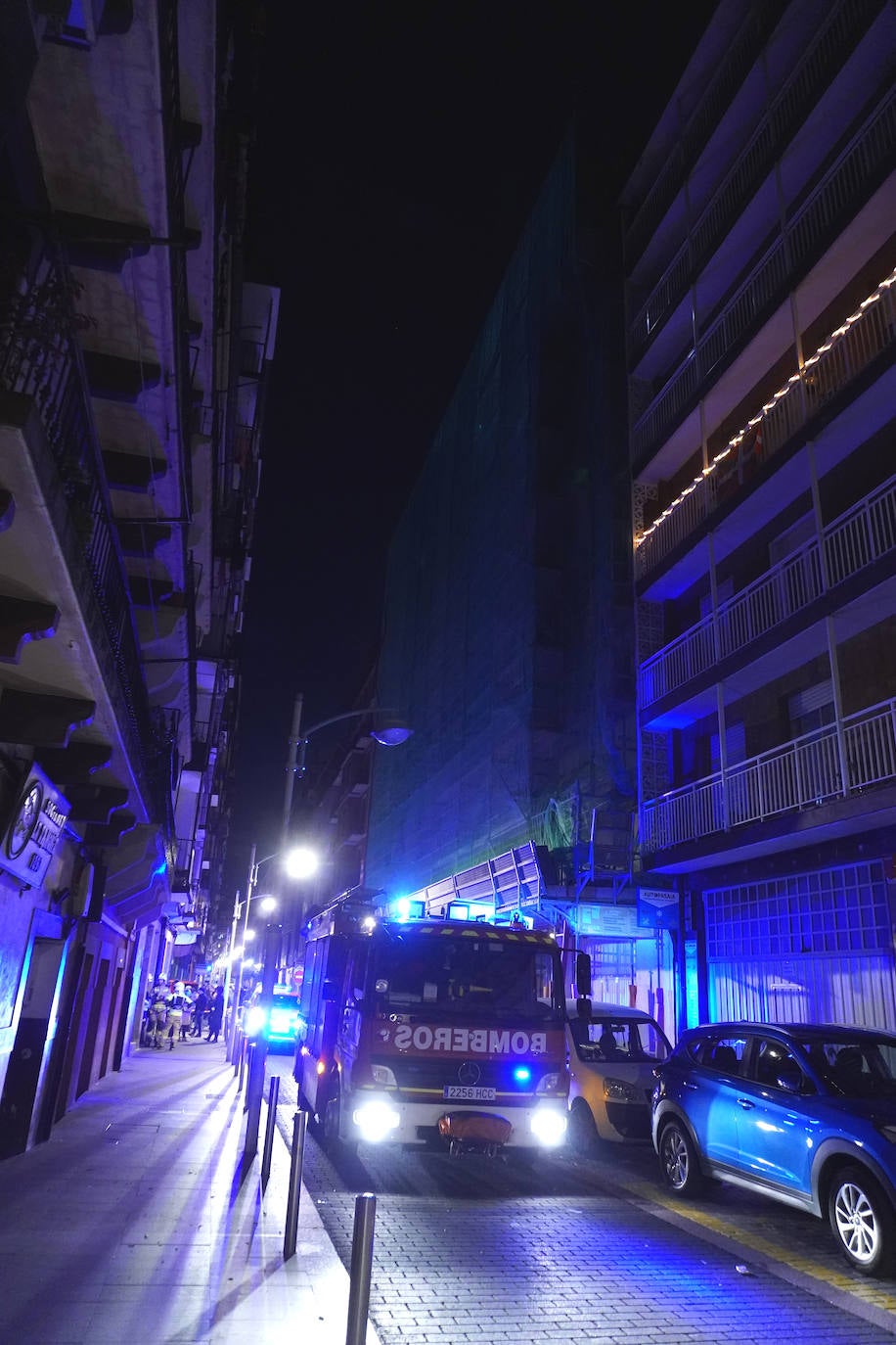 Fotos: Desalojan a 20 familias en Pasai Antxo