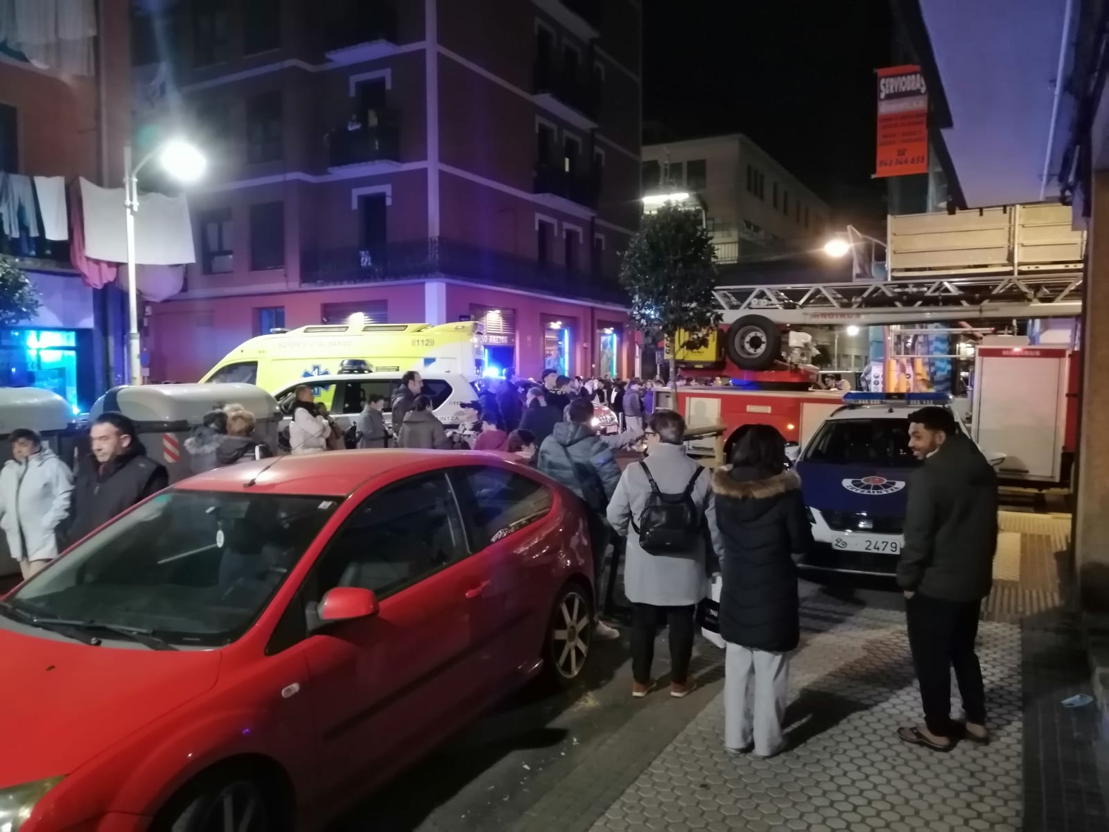 Fotos: Desalojan a 20 familias en Pasai Antxo