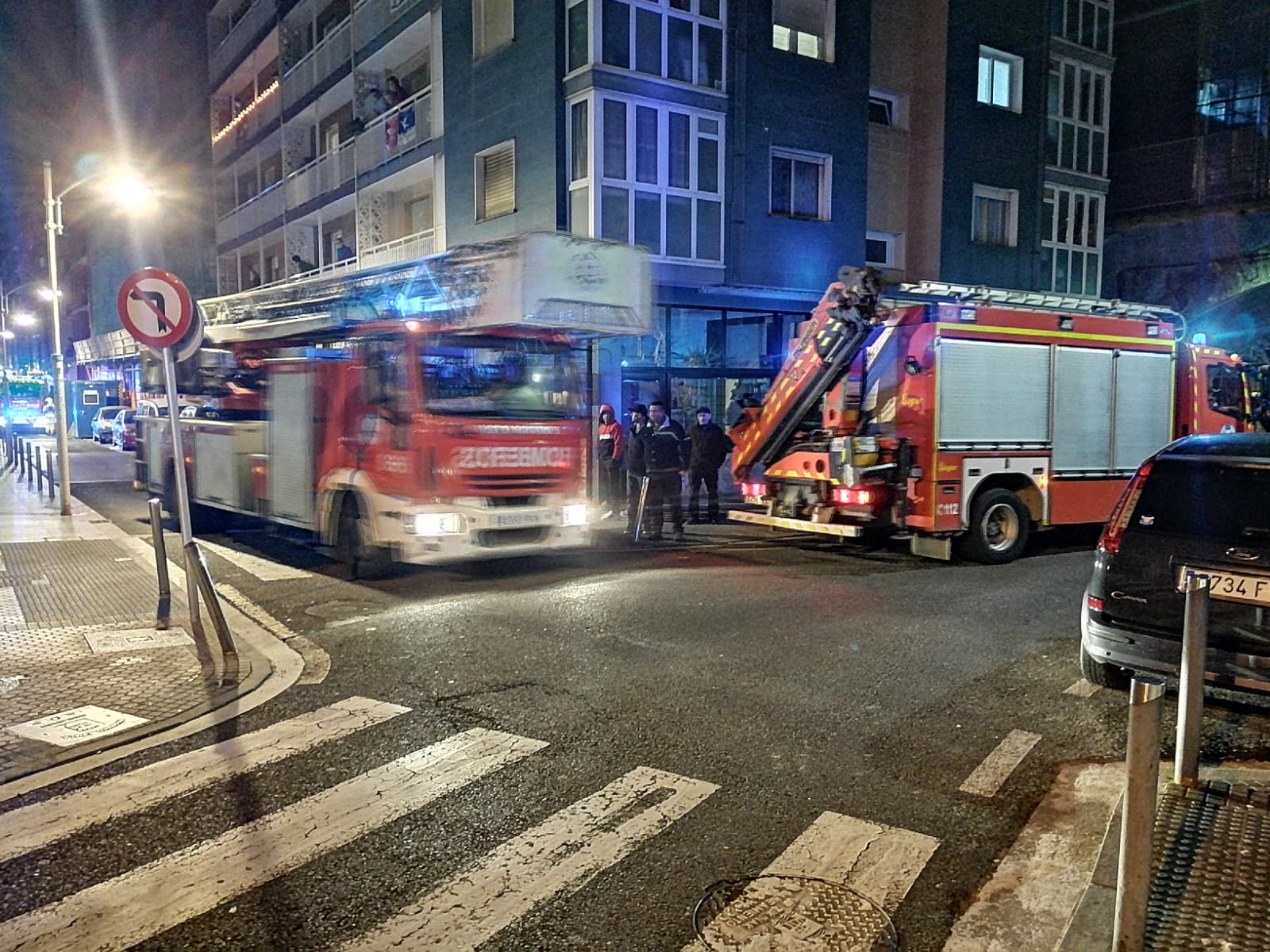 Fotos: Desalojan a 20 familias en Pasai Antxo