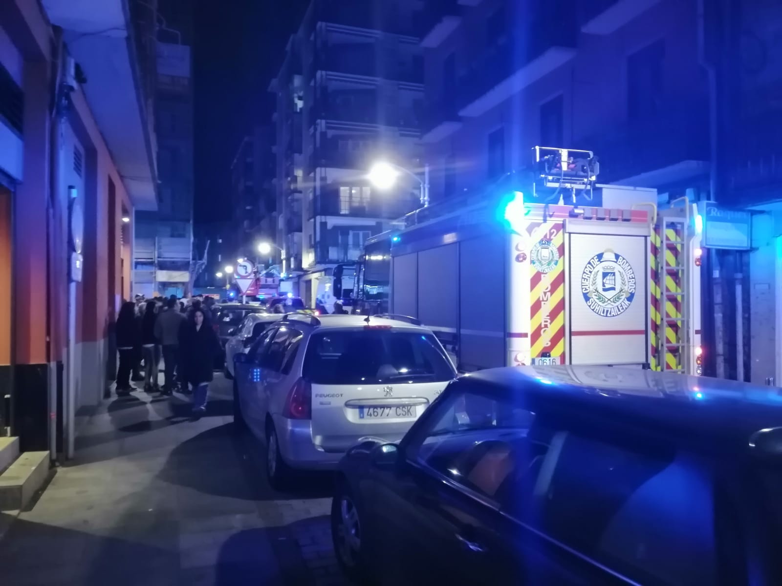 Fotos: Desalojan a 20 familias en Pasai Antxo