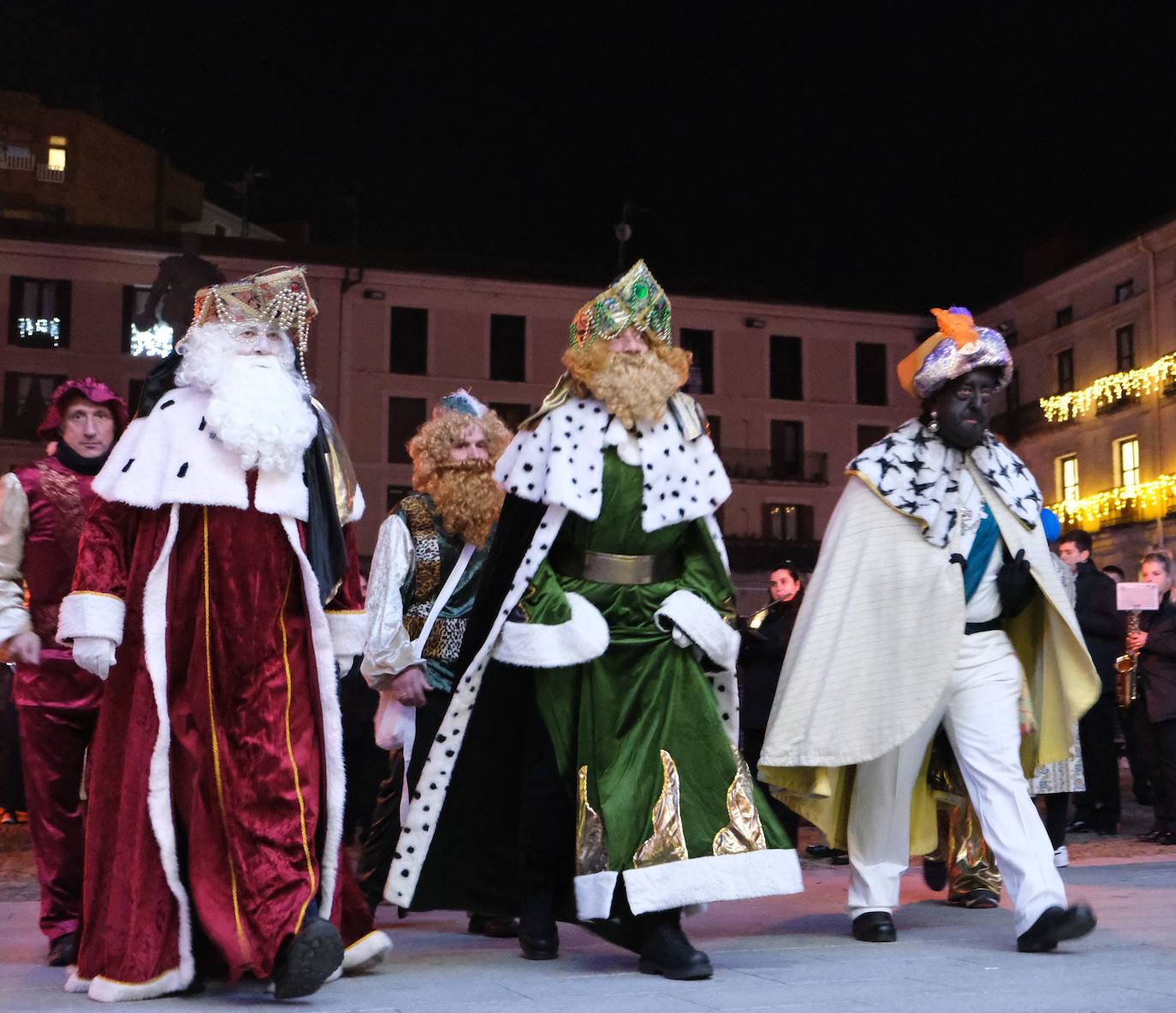 Fotos: Los Reyes reparten ilusión en Alto Urola