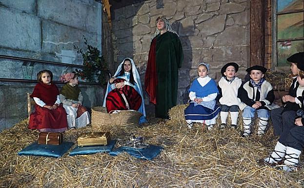 Imagen principal - Elgoibar: Los Reyes Magos revolucionaron Elgoibar