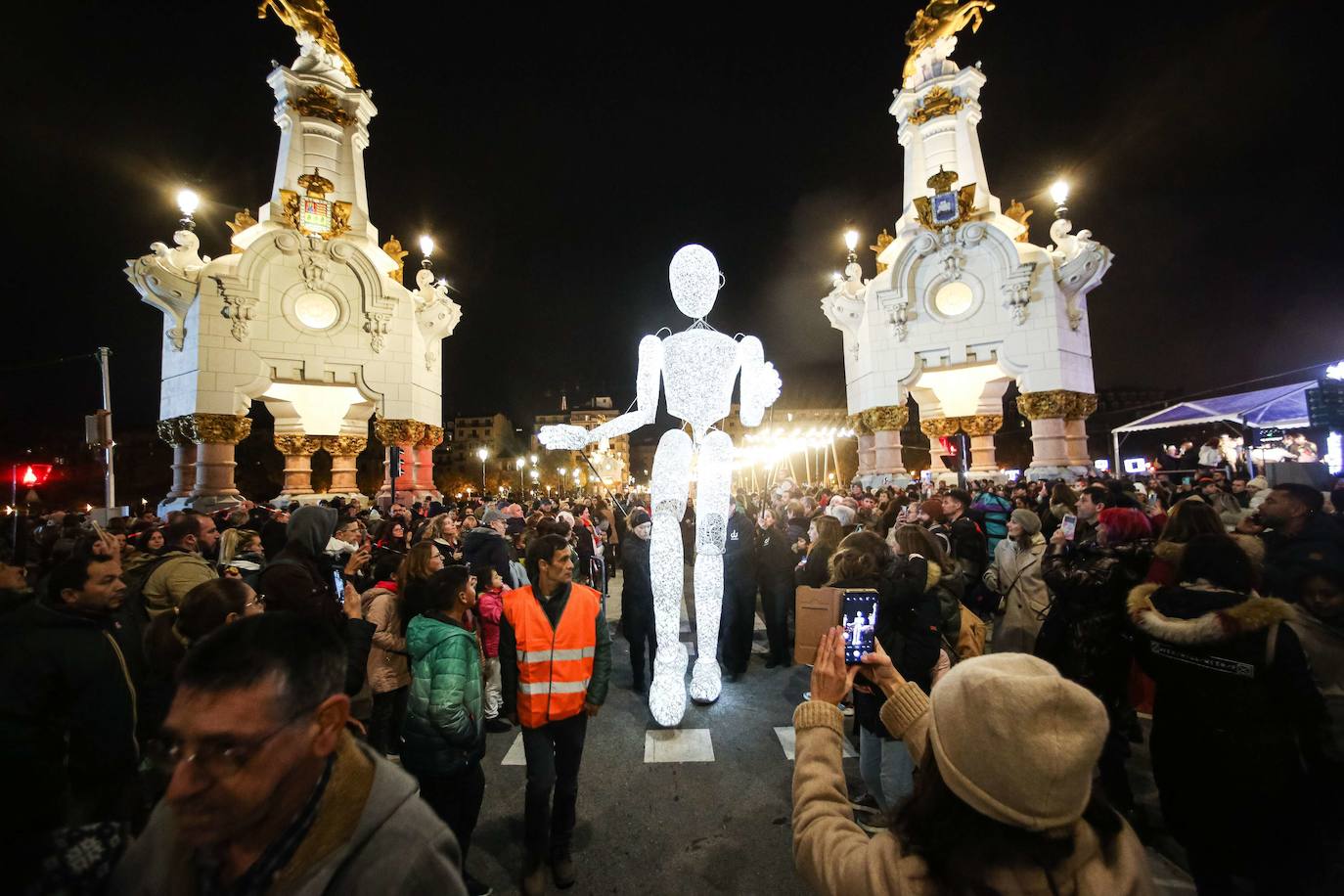 Fotos: Donostia apaga la Navidad