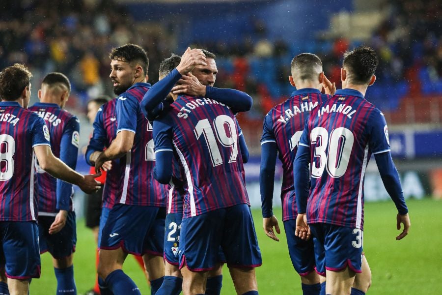 Fotos: El Eibar se impone al Ibiza en Ipurua
