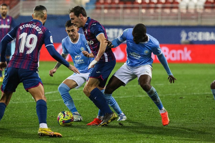 Fotos: El Eibar se impone al Ibiza en Ipurua