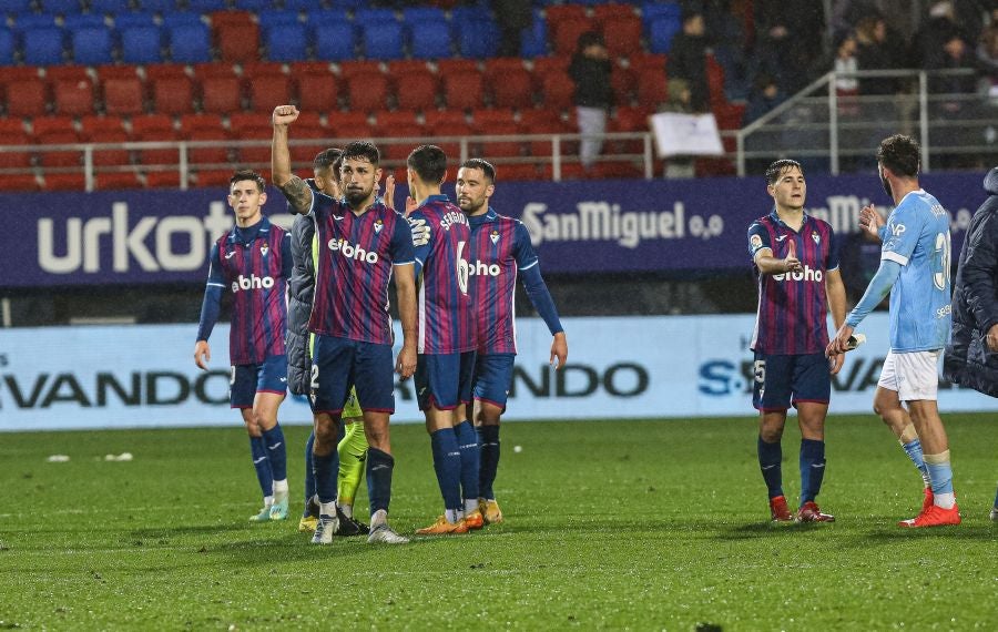 Fotos: El Eibar se impone al Ibiza en Ipurua